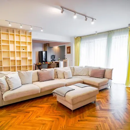 Luxury Park Apartment *