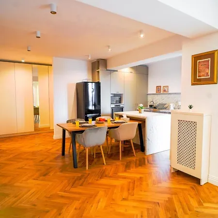 Luxury Park Apartment