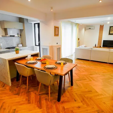 Luxury Park Apartment